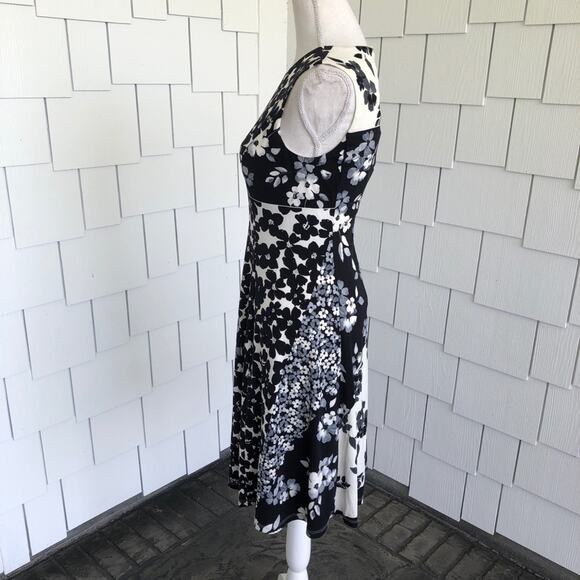 DKNY Women's Ivory Multi Asymmetrical Floral Sleeveless Fit & Flare Dress sz 2 - Picture 6 of 6